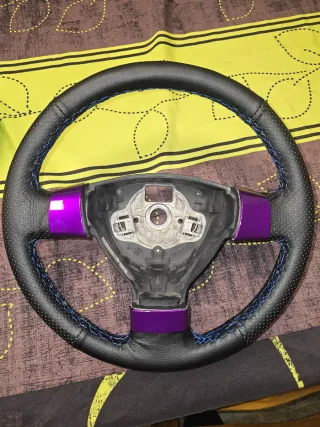 Volante Golf V personalizado morado