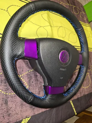 Volante Golf V personalizado morado