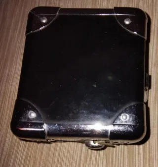 Bolso rígido vintage tipo maletín