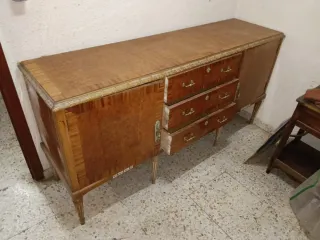 Mesa de comedor con 6 sillas recién tapizadas