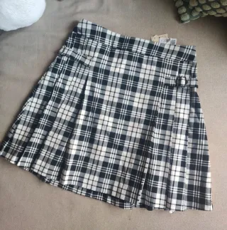 Minifalda escoceva cuadros blanca y negra Mango xs