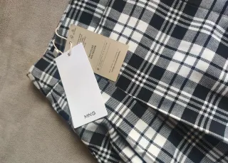 Minifalda escoceva cuadros blanca y negra Mango xs