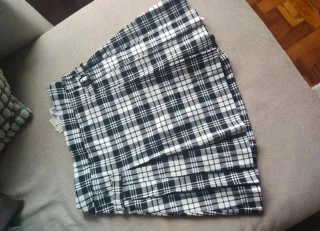 Minifalda escoceva cuadros blanca y negra Mango xs