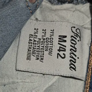 Shorts di jeans strappati