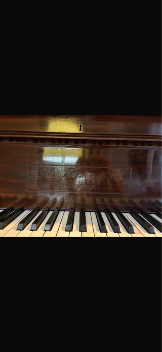 Piano de cola antiguo H. Fister & Co.
