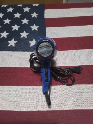 Secador de pelo azul