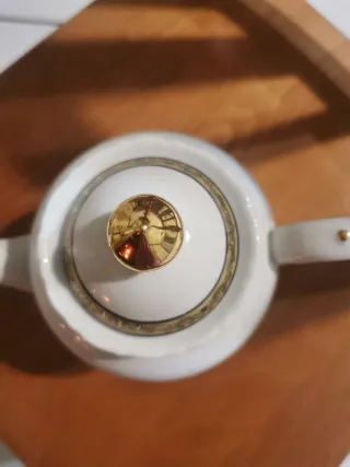 Teiera in porcellana decorata