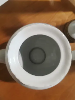 Teiera in porcellana decorata