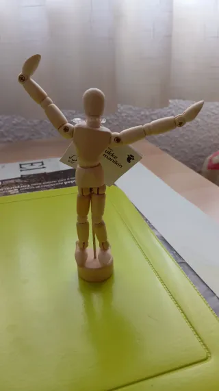 Maniquí de madera articulado