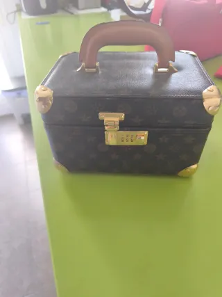 Maletín Neceser Louis Vuitton Marrón y Dorado