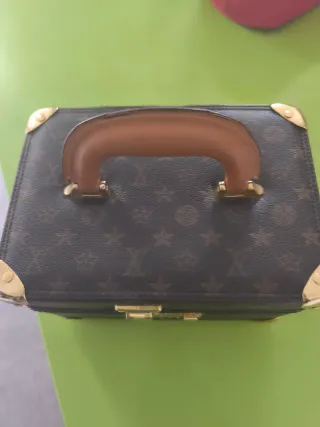 Maletín Neceser Louis Vuitton Marrón y Dorado