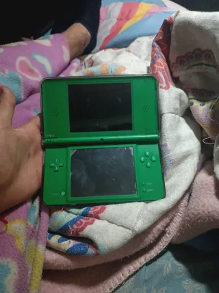 Nintendo DS XL Verde escucho ofertas no tiene carg