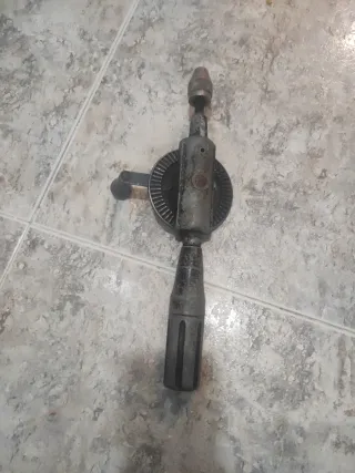 Taladro manual antiguo