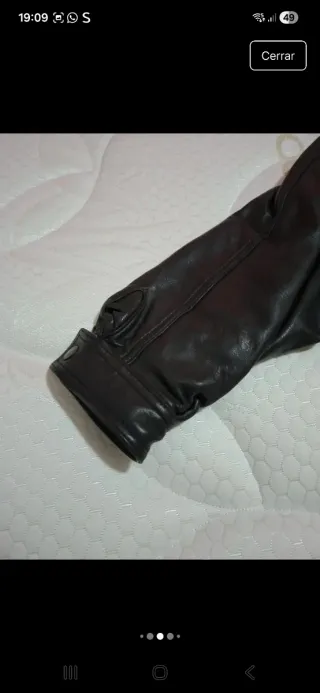 Cazadora de piel negra