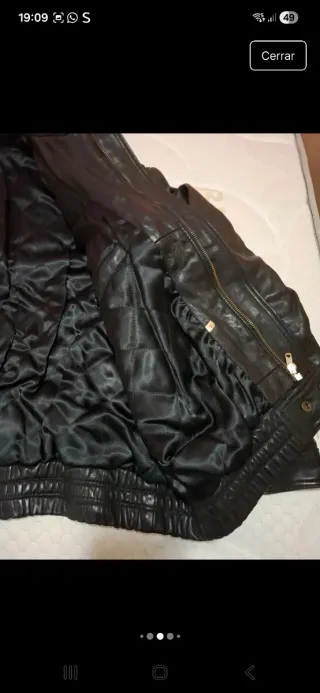 Cazadora de piel negra