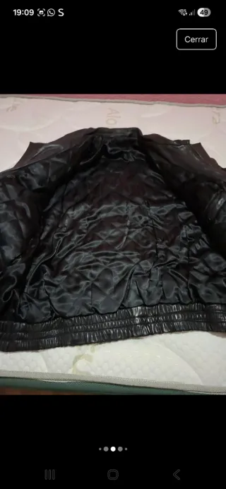 Cazadora de piel negra