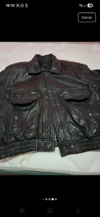 Cazadora de piel negra