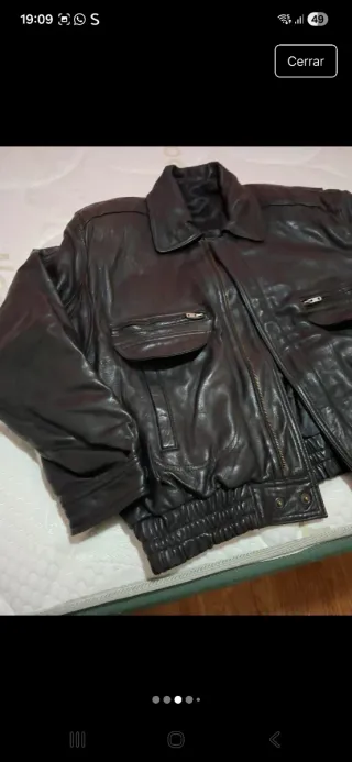 Cazadora de piel negra