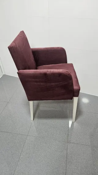 Sillón de terciopelo morado