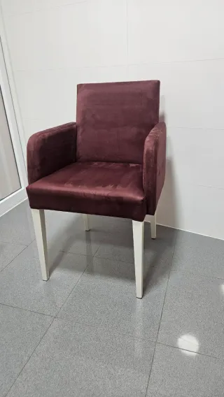 Sillón de terciopelo morado