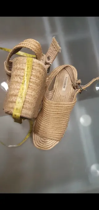 Sandalias cuña Pull&Bear beige