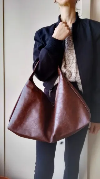 Borsa a sacca marrone in similpelle