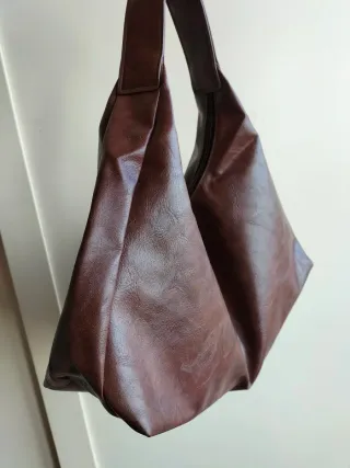 Borsa a sacca marrone in similpelle