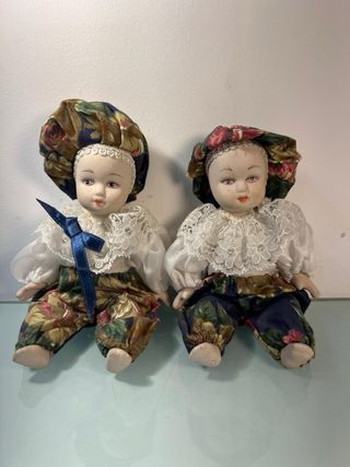 2 Figure di Porcellana Bambole