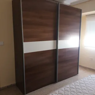 Armario puertas correderas madera y metal
