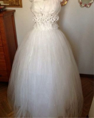 Vestido de Novia Blanco con cancán adorno pelo lig