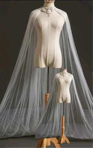 Vestido de Novia Blanco con cancán adorno pelo lig