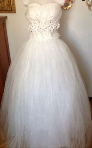 Vestido de Novia Blanco con cancán adorno pelo lig