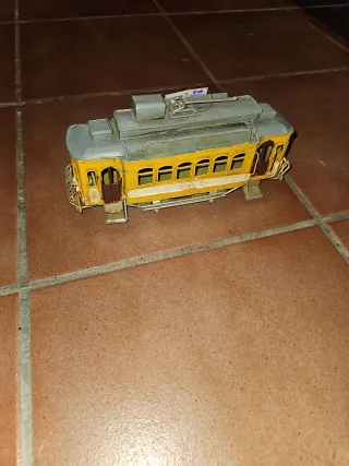 Tranvía Metálico Decoración Amarillo