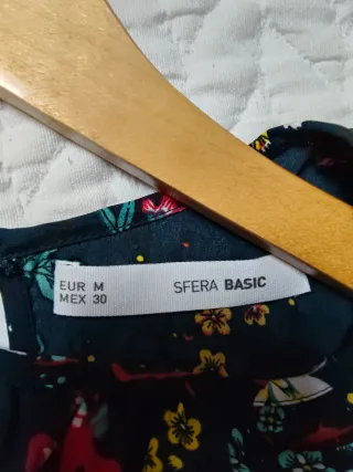 Blusa floral sin mangas