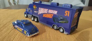 CAMIÓN FABULOUS + HUDSON HORNET 51