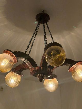 Lámpara madera maciza tallada