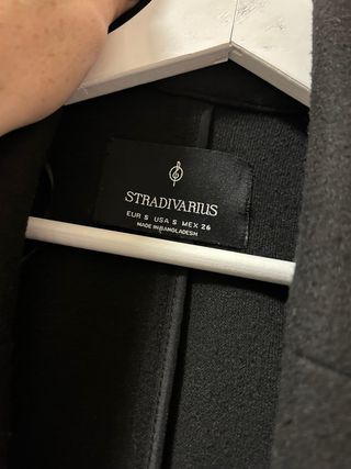 Abrigo Negro Stradivarius