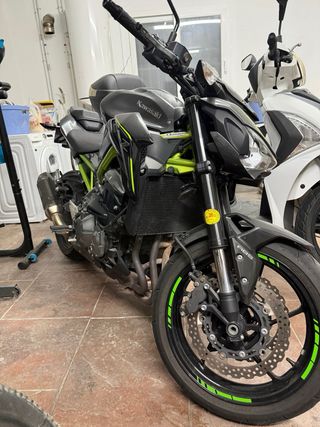 Kawasaki Z900e 2018