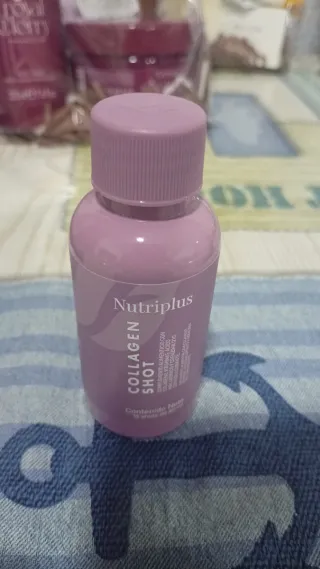 Cosmética Farmasi Beige y Rojo