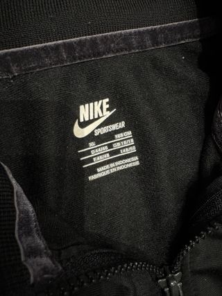 Chaqueta Nike Y2K Negra y Blanca