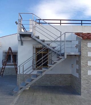 Escaleras de hierro para interior y exterior
