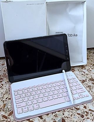Samsung Galaxy Tab A6 con funda rosa