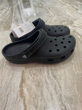 Crocs Clásicos Negros Talla [insertar talla]