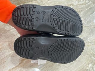 Crocs Clásicos Negros Talla [insertar talla]