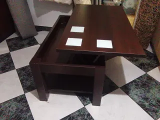 Mesa elevable de madera y cristal