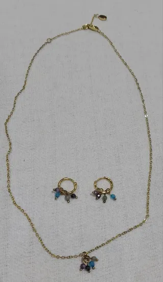 Conjunto collar y pendientes con abalorios