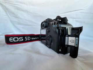 Canon 5D Mark II + 35mm f/2 IS + MIC Pro + CF 68 G