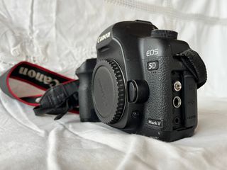 Canon 5D Mark II + 35mm f/2 IS + MIC Pro + CF 68 G