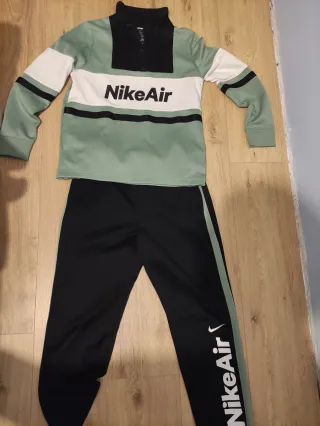 Chándal Nike Air Verde y Negro talla 11-12 años