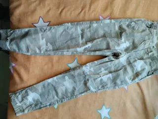 Pantalón camuflaje 138-142 10 años
